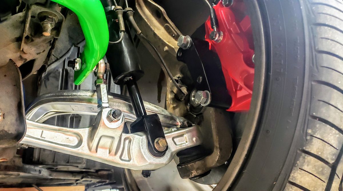 Akebono caliper mounted on the Z1 bracket