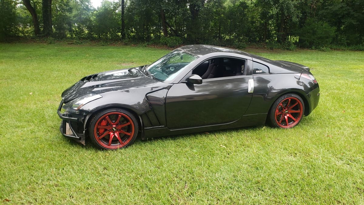 Carbon hood and fenders on red wheels