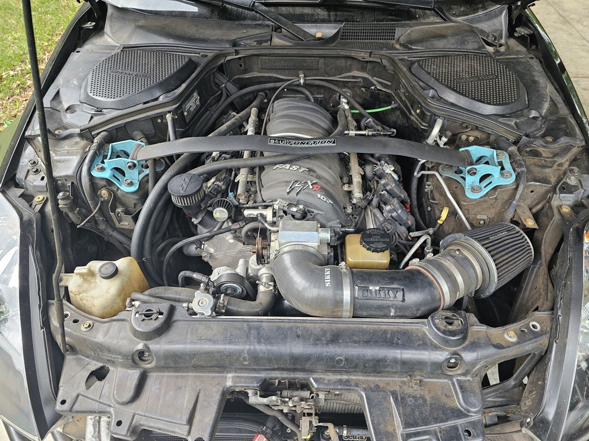Finished 350Z engine bay with FAST intake and Sikky intake tube