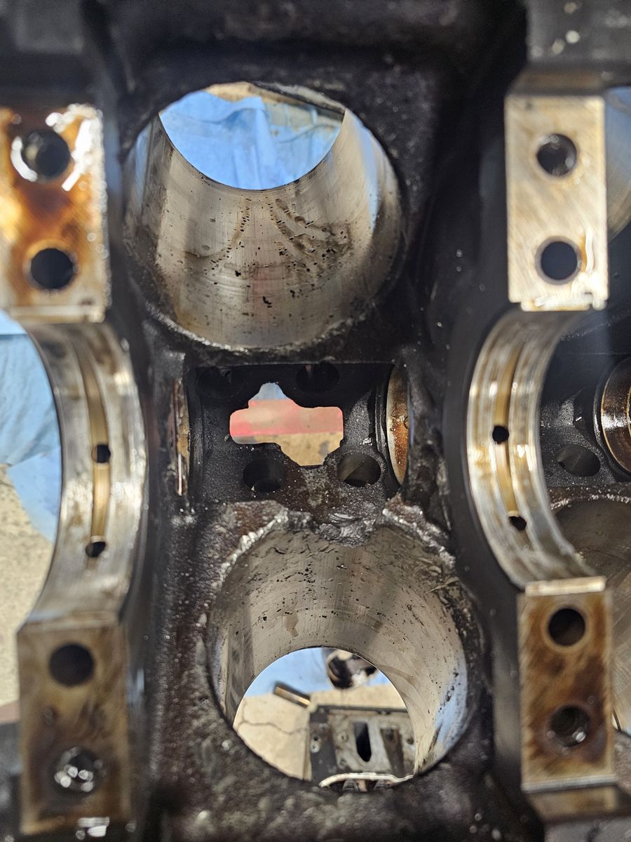 Main bearing saddles and bores