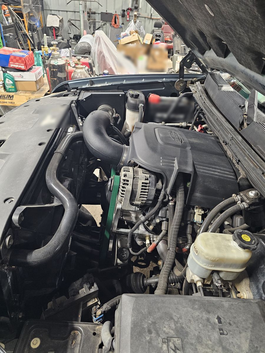 Passenger side: silicone hoses and loom