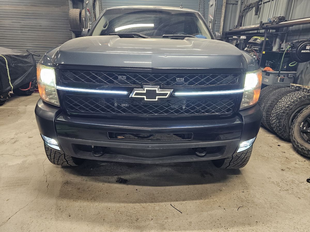 Lights on: fogs and grille light bar