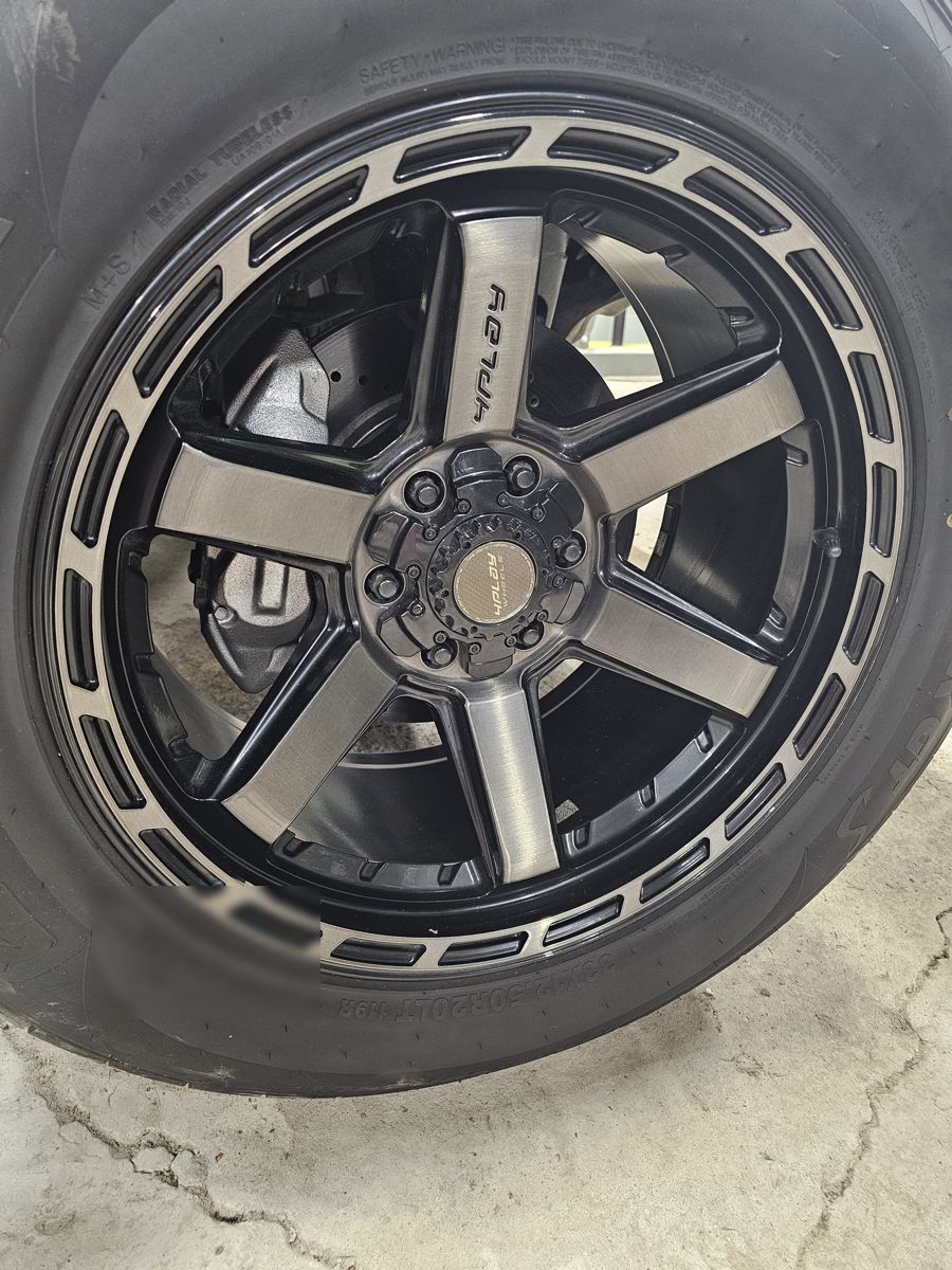 4Play 20x10 with the 4-piston caliper behind it