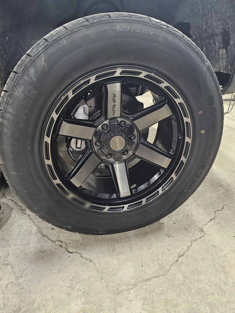 4Play 20x10 wheel and tire