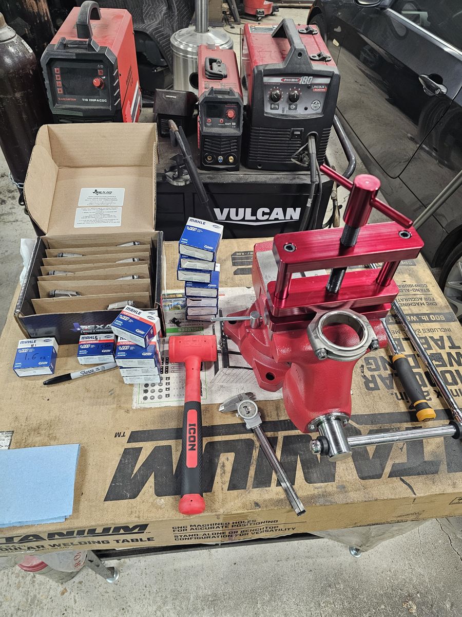Bench setup: Mahle bearings, TSP rods and the assembly tools