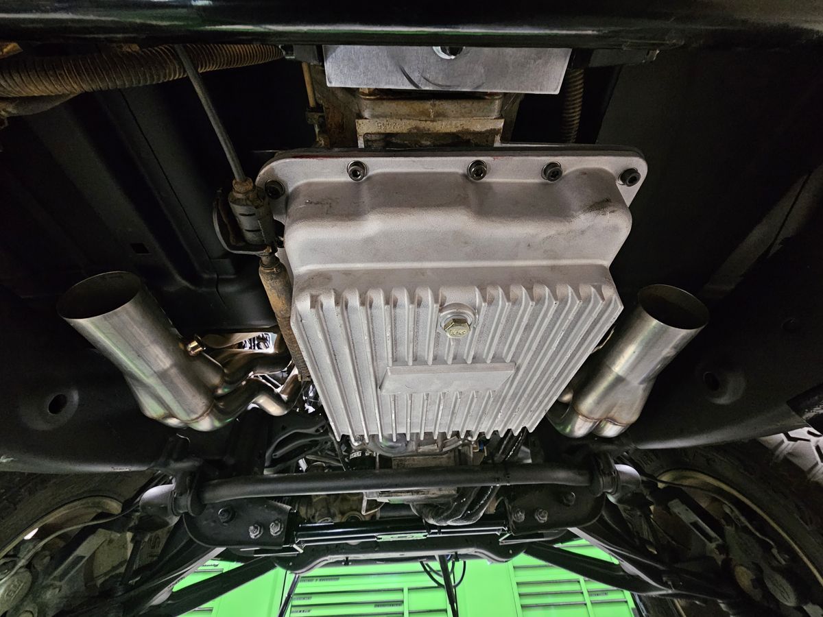 Deep pan installed, with the headers on either side