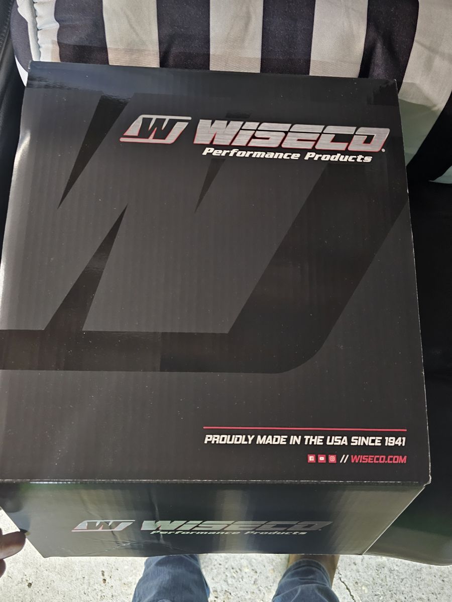 Wiseco pistons box