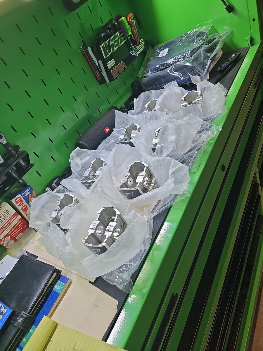 Wiseco pistons unboxed