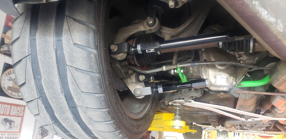Z1 adjustable rear arms installed on the car